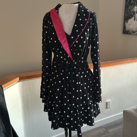 Betsey Johnson black and white polka dot short robe size medium with pink - Picture 3 of 12